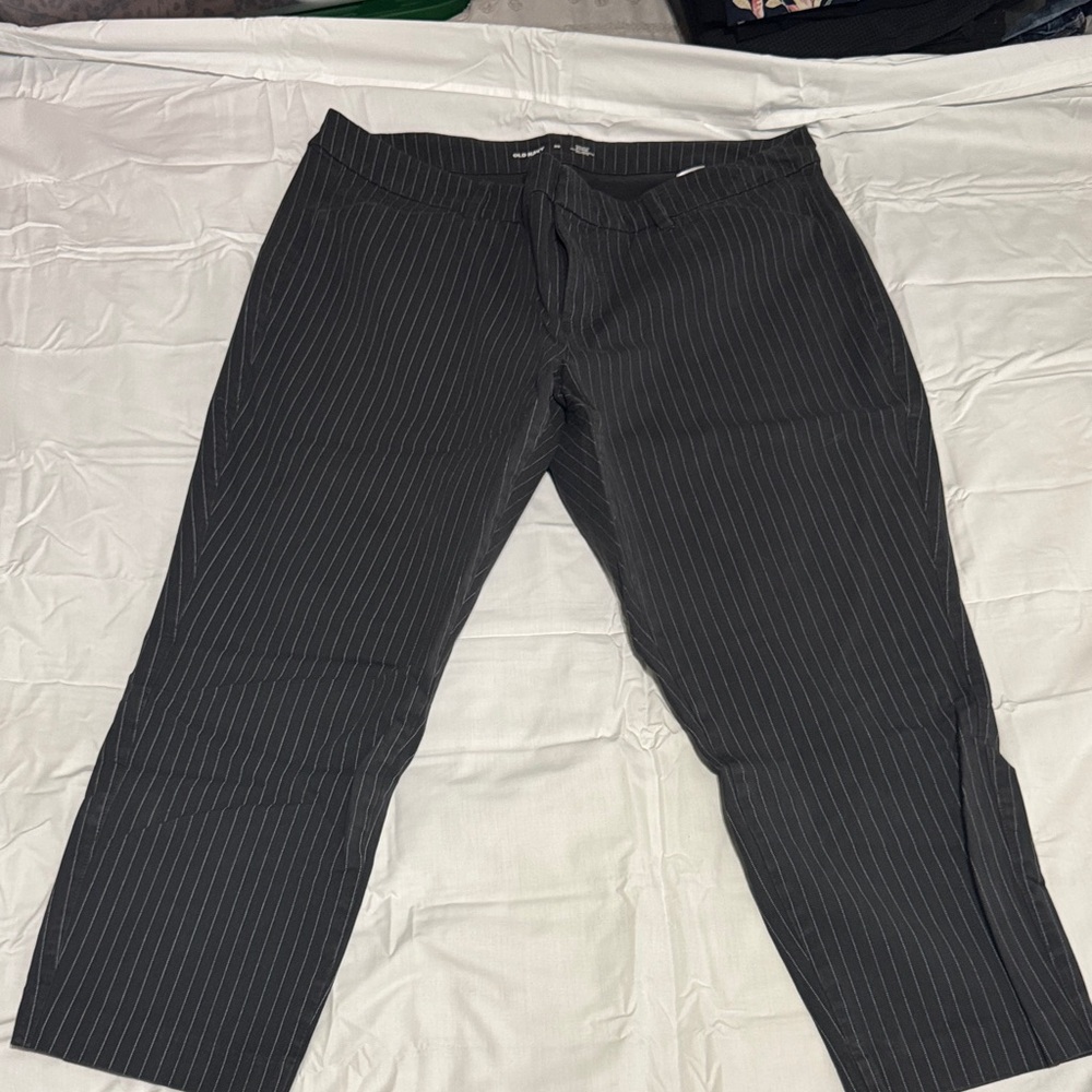 Old Navy Women's Grey Pinstripe Pixie High-Rise Cropped Pants